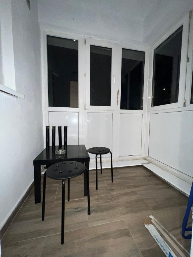 First Studio Bukarest Eksteriør billede