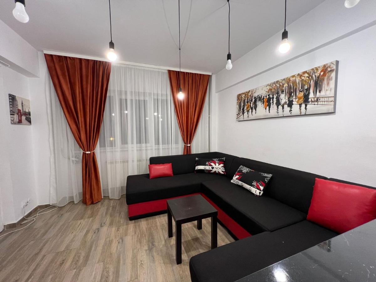 First Studio Bukarest Eksteriør billede